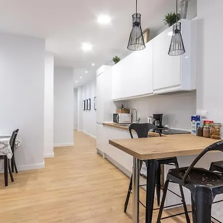 Gran Apto A 5 Min De Casco Viejo. Familias, Grupos Apartamento